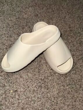 Minimalist Foam Slides Beige Soft Comfort Indoor Outdoor Slippers